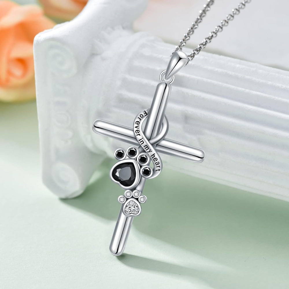 Silverhalsband med kors och tassavtryck