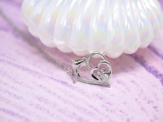 Halsband i sterlingsilver med tassavtryck, hjärta och zirkon