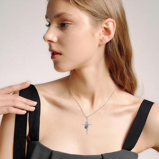 Silverhalsband med kors och tassavtryck