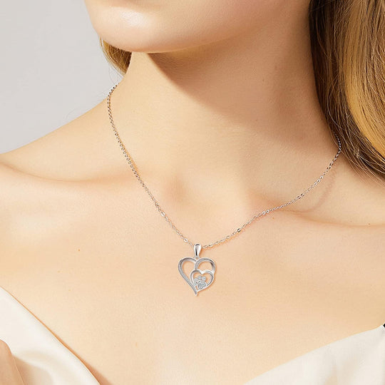 Halsband i sterlingsilver med tassavtryck, hjärta och zirkon