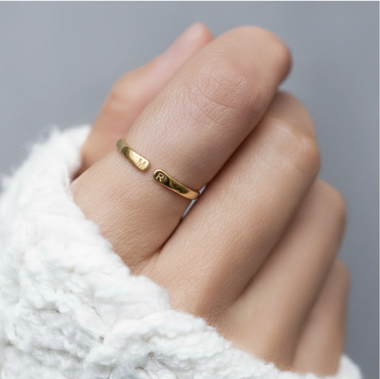 1+1 GRATIS — Justerbar ring med initial