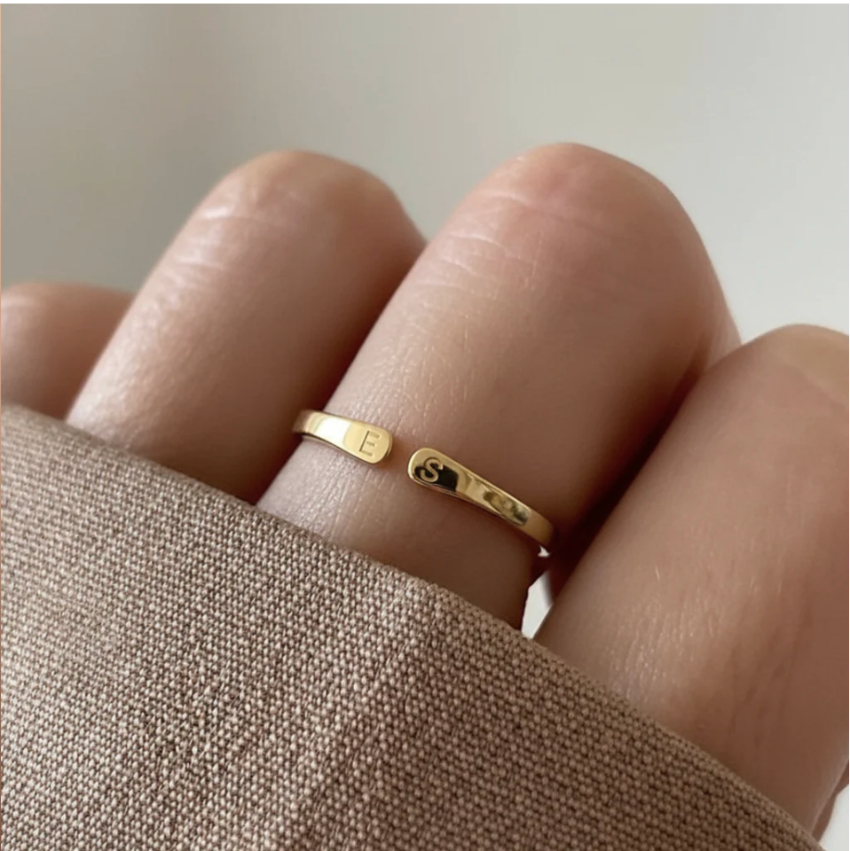 1+1 GRATIS — Justerbar ring med initial