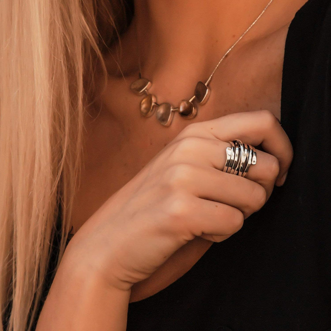 Hazel – Vintageinspirerad flerringsring i försilvrad metall