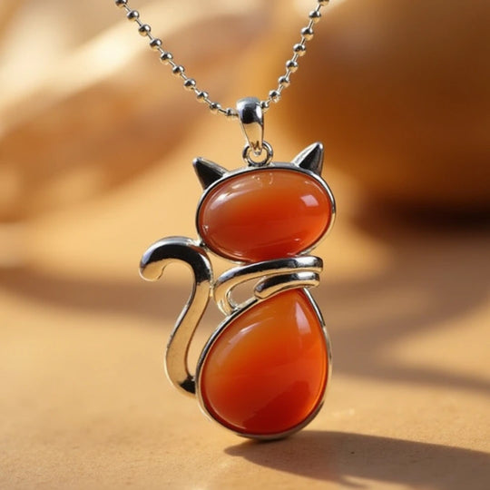Halsband med katthängsmycke och lila natursten