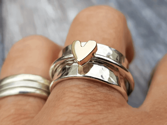 Meloodia – Silverring med hjärtmönster