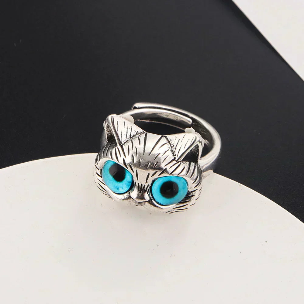 Vintageinspirerad ring i silverfärg med blå kattögon
