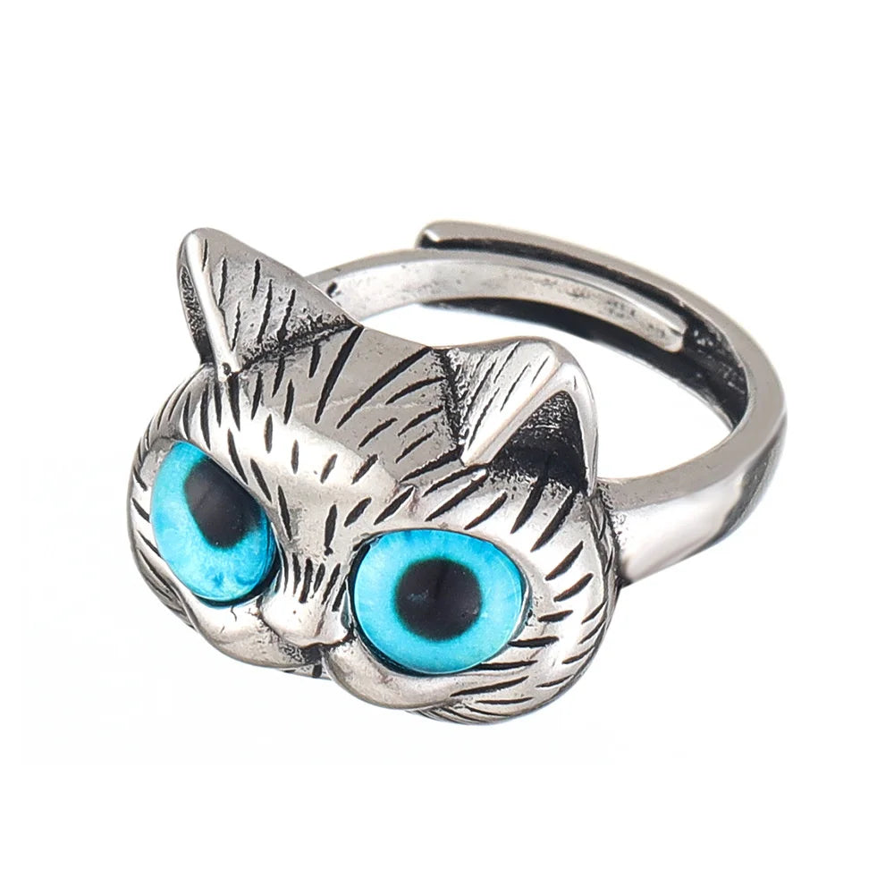 Vintageinspirerad ring i silverfärg med blå kattögon