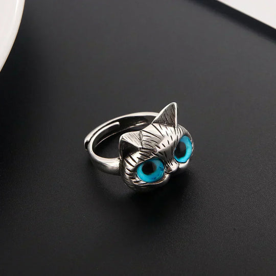 Vintageinspirerad ring i silverfärg med blå kattögon