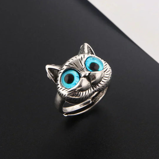 Vintageinspirerad ring i silverfärg med blå kattögon
