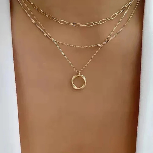 Nina – Vintagehalsband med guldplatta och hängsmycke
