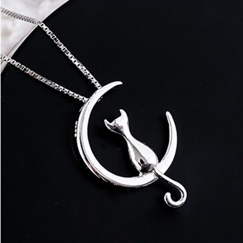 Elegant halsband med katt och halvmåne