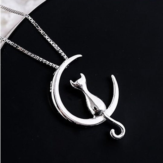 Elegant halsband med katt och halvmåne