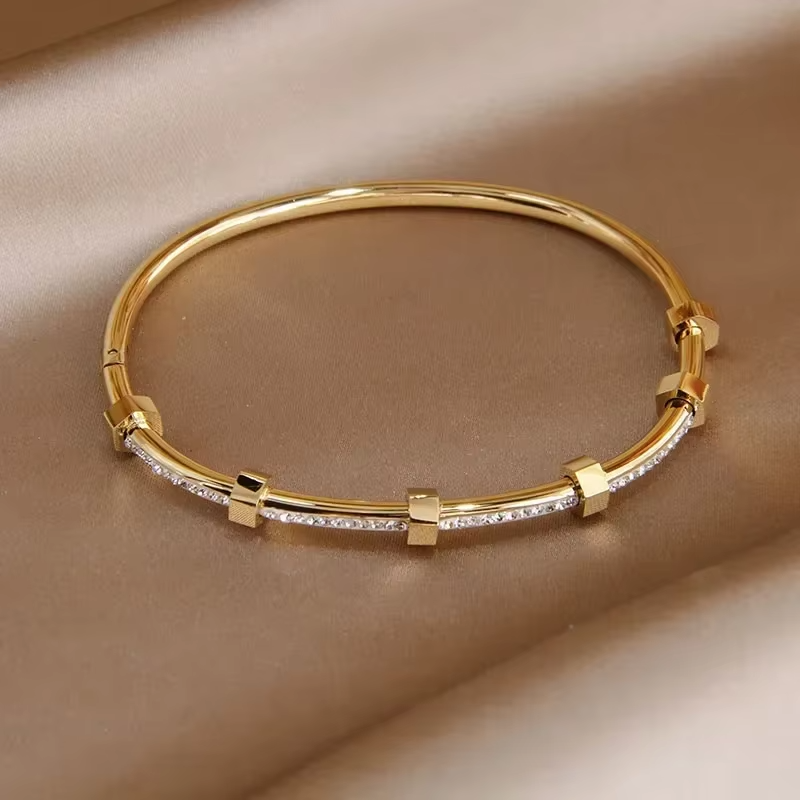 Madison – Guldpläterat armband med moissanitdetaljer