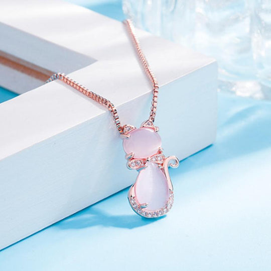 Rosa katthängsmycke med zirkon