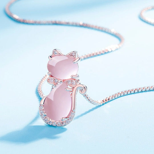 Rosa katthängsmycke med zirkon